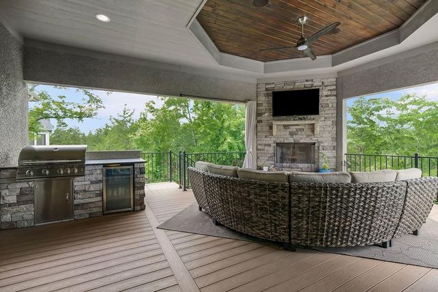 25040 W 105th Terrace, Olathe, KS 66061