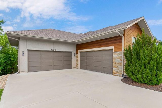 25040 W 105th Terrace, Olathe, KS 66061