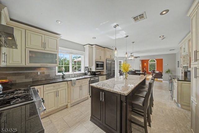 62 S Glen Rd, Kinnelon Boro, NJ 07405