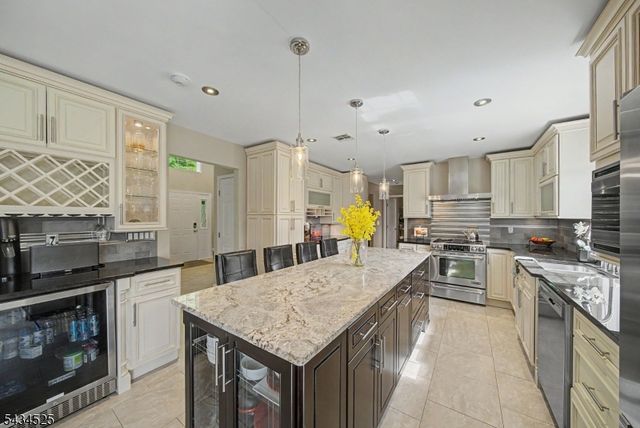 62 S Glen Rd, Kinnelon Boro, NJ 07405