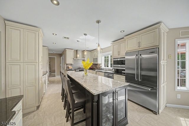 62 S Glen Rd, Kinnelon Boro, NJ 07405