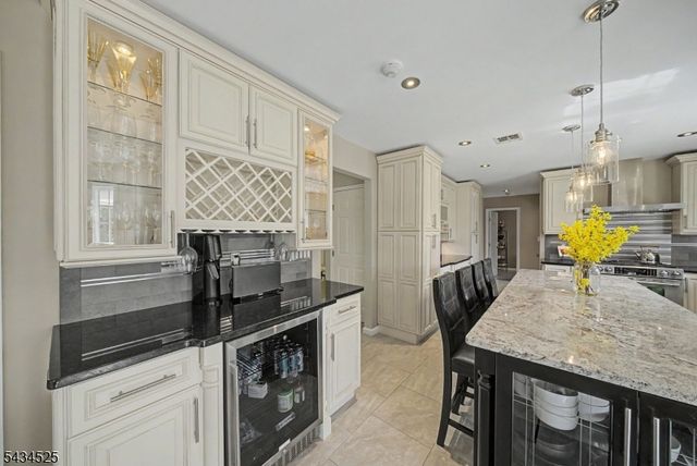 62 S Glen Rd, Kinnelon Boro, NJ 07405