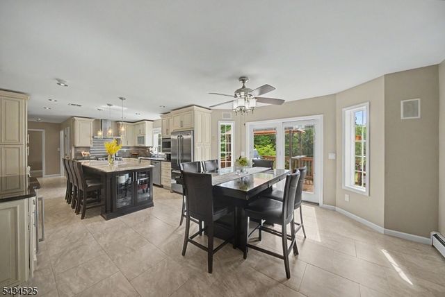 62 S Glen Rd, Kinnelon Boro, NJ 07405