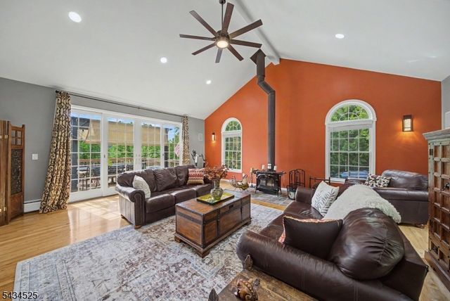 62 S Glen Rd, Kinnelon Boro, NJ 07405