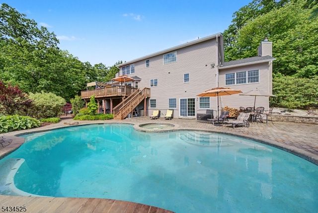 62 S Glen Rd, Kinnelon Boro, NJ 07405