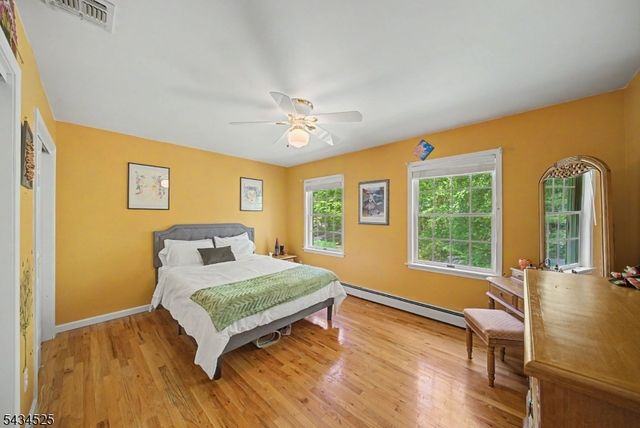 62 S Glen Rd, Kinnelon Boro, NJ 07405