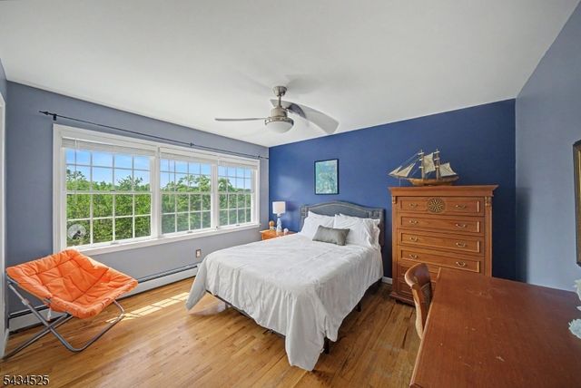 62 S Glen Rd, Kinnelon Boro, NJ 07405