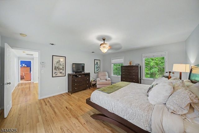 62 S Glen Rd, Kinnelon Boro, NJ 07405