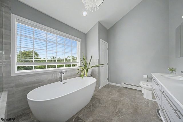 62 S Glen Rd, Kinnelon Boro, NJ 07405