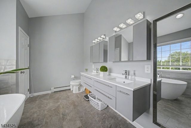 62 S Glen Rd, Kinnelon Boro, NJ 07405