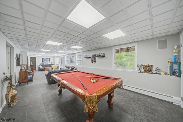 62 S Glen Rd, Kinnelon Boro, NJ 07405