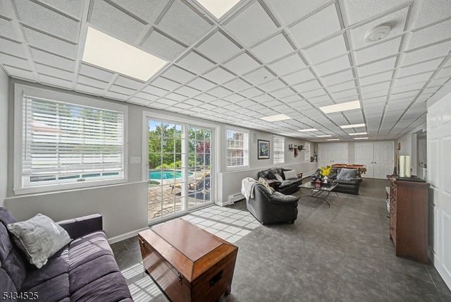 62 S Glen Rd, Kinnelon Boro, NJ 07405