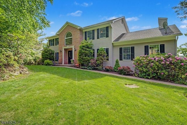 62 S Glen Rd, Kinnelon Boro, NJ 07405