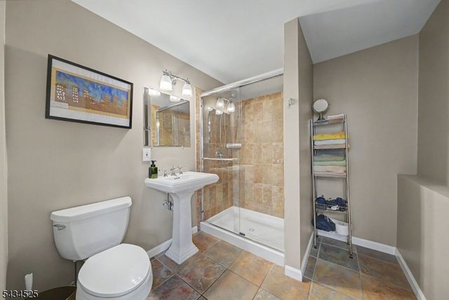 62 S Glen Rd, Kinnelon Boro, NJ 07405