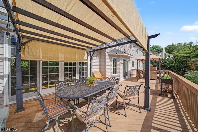 62 S Glen Rd, Kinnelon Boro, NJ 07405