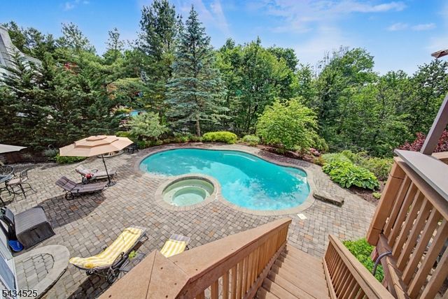 62 S Glen Rd, Kinnelon Boro, NJ 07405