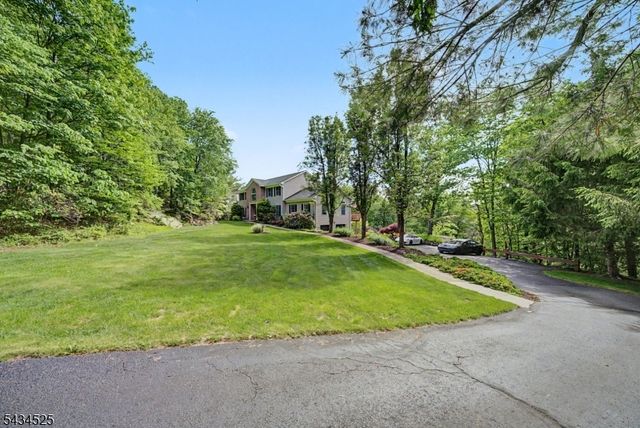 62 S Glen Rd, Kinnelon Boro, NJ 07405