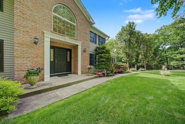 62 S Glen Rd, Kinnelon Boro, NJ 07405