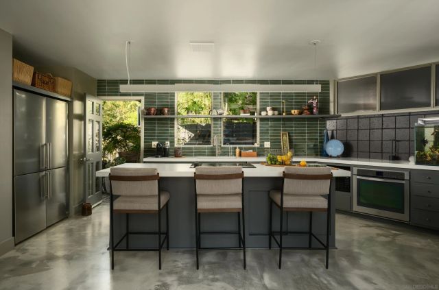 10801 Dewitt, El Cajon, CA 92020