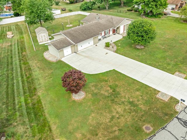 202 Edglink Drive, Kendallville, IN 46755