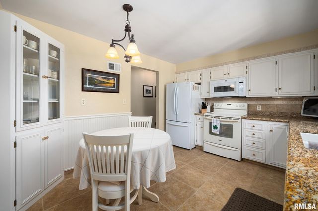 1017 W NORTHMOOR Road, Peoria, IL 61614