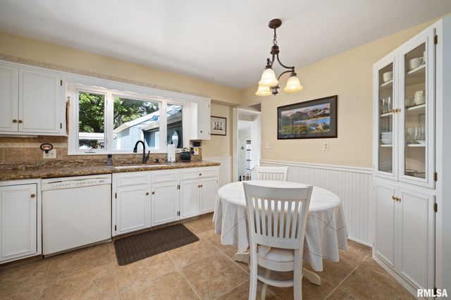 1017 W NORTHMOOR Road, Peoria, IL 61614