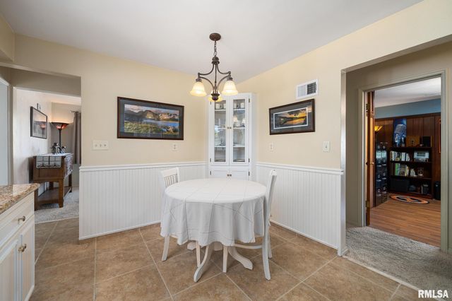 1017 W NORTHMOOR Road, Peoria, IL 61614