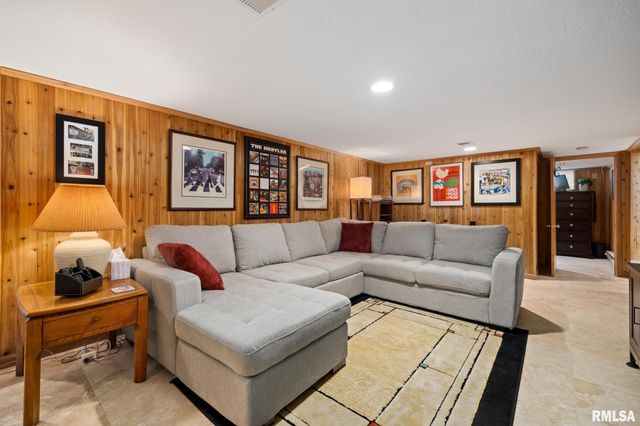 1017 W NORTHMOOR Road, Peoria, IL 61614