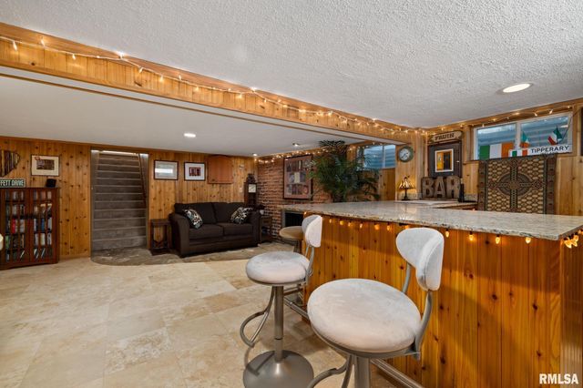 1017 W NORTHMOOR Road, Peoria, IL 61614