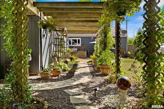 1017 W NORTHMOOR Road, Peoria, IL 61614