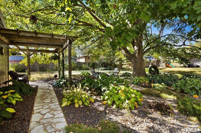 1017 W NORTHMOOR Road, Peoria, IL 61614