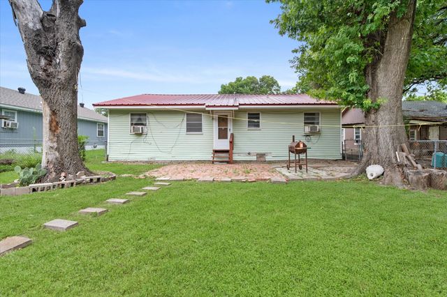 1715 W 10th Avenue, Corsicana, TX 75110