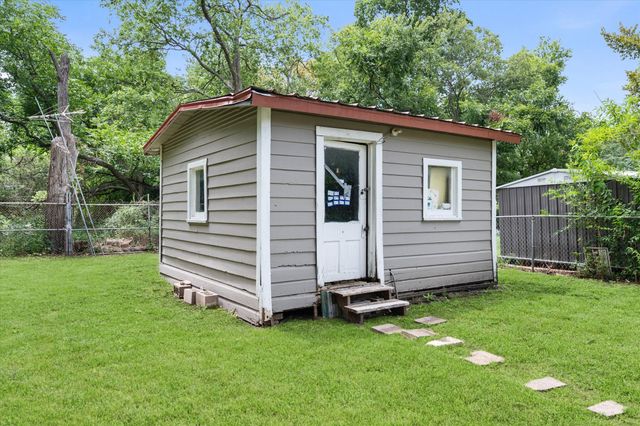 1715 W 10th Avenue, Corsicana, TX 75110