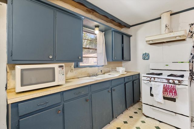 1715 W 10th Avenue, Corsicana, TX 75110