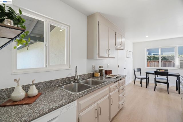 36276 Sandalwood St, Newark, CA 94560