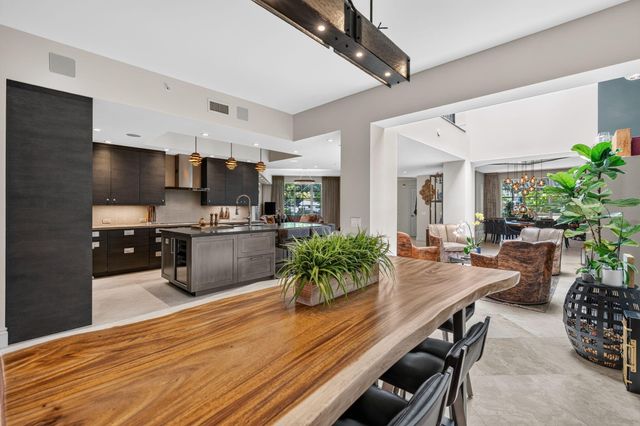 411 N NEW RIVER Drive E V-2, Fort Lauderdale, FL 33301