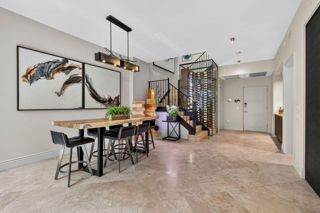 411 N NEW RIVER Drive E V-2, Fort Lauderdale, FL 33301
