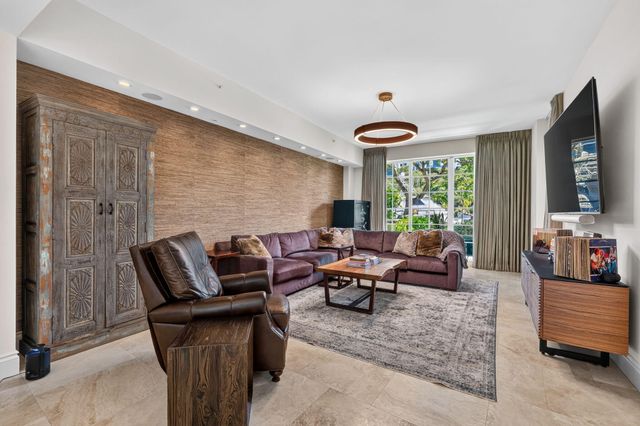 411 N NEW RIVER Drive E V-2, Fort Lauderdale, FL 33301