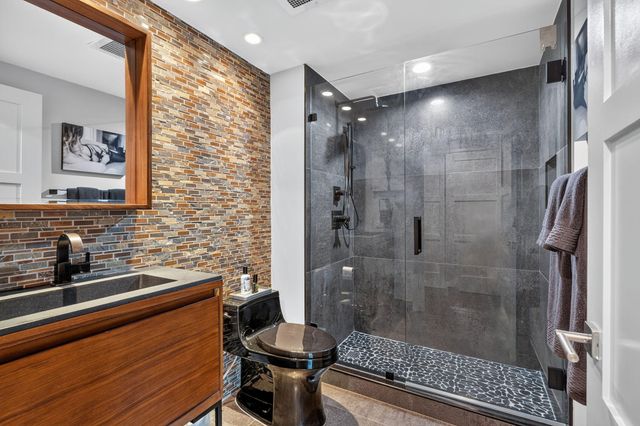 411 N NEW RIVER Drive E V-2, Fort Lauderdale, FL 33301