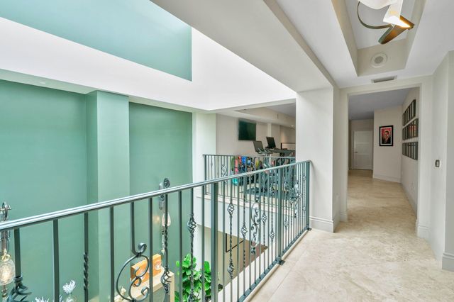 411 N NEW RIVER Drive E V-2, Fort Lauderdale, FL 33301