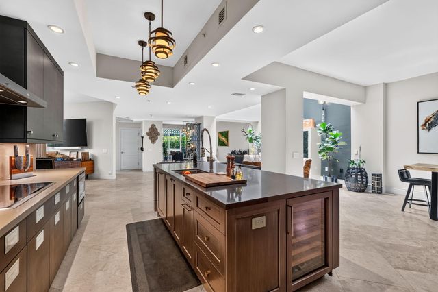 411 N NEW RIVER Drive E V-2, Fort Lauderdale, FL 33301