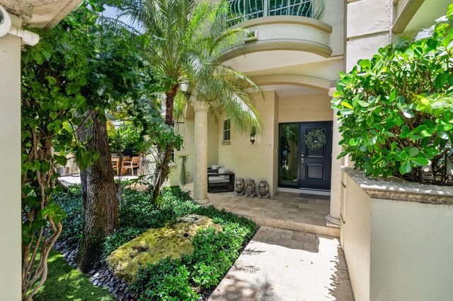 411 N NEW RIVER Drive E V-2, Fort Lauderdale, FL 33301