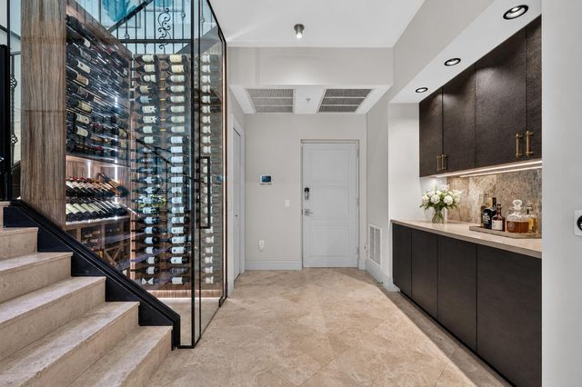 411 N NEW RIVER Drive E V-2, Fort Lauderdale, FL 33301