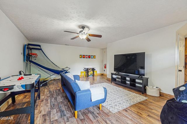 1949 Shady Grove Road, Sevierville, TN 37876