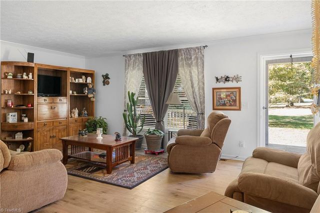 170 Garrett Lane, Thomasville, NC 27360