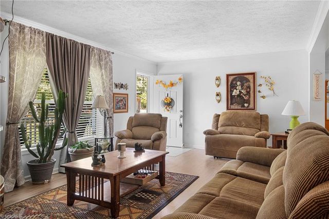 170 Garrett Lane, Thomasville, NC 27360