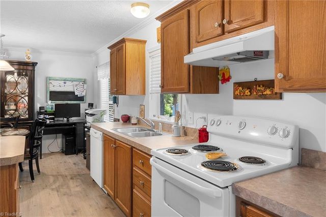 170 Garrett Lane, Thomasville, NC 27360