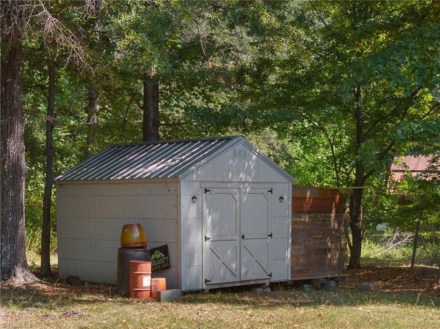 170 Garrett Lane, Thomasville, NC 27360