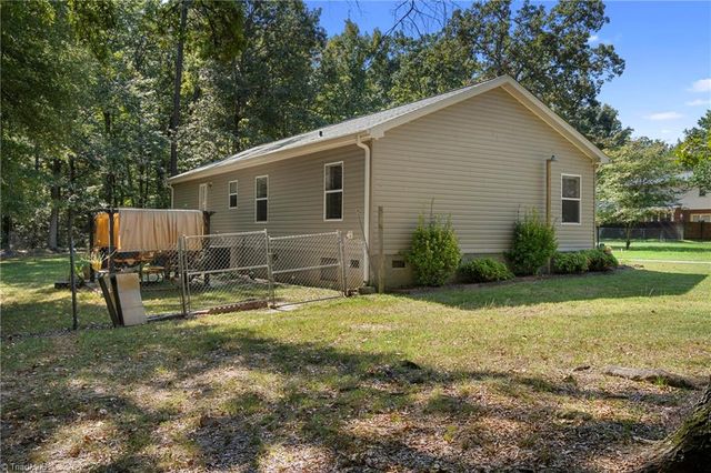 170 Garrett Lane, Thomasville, NC 27360