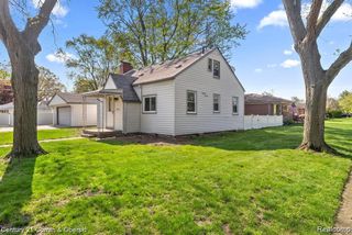 6644 N Vernon Street, Dearborn Heights, MI 48127